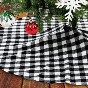 Flannel Holiday Tree Skirt with Felt Back, Velcro Fasteners NEW